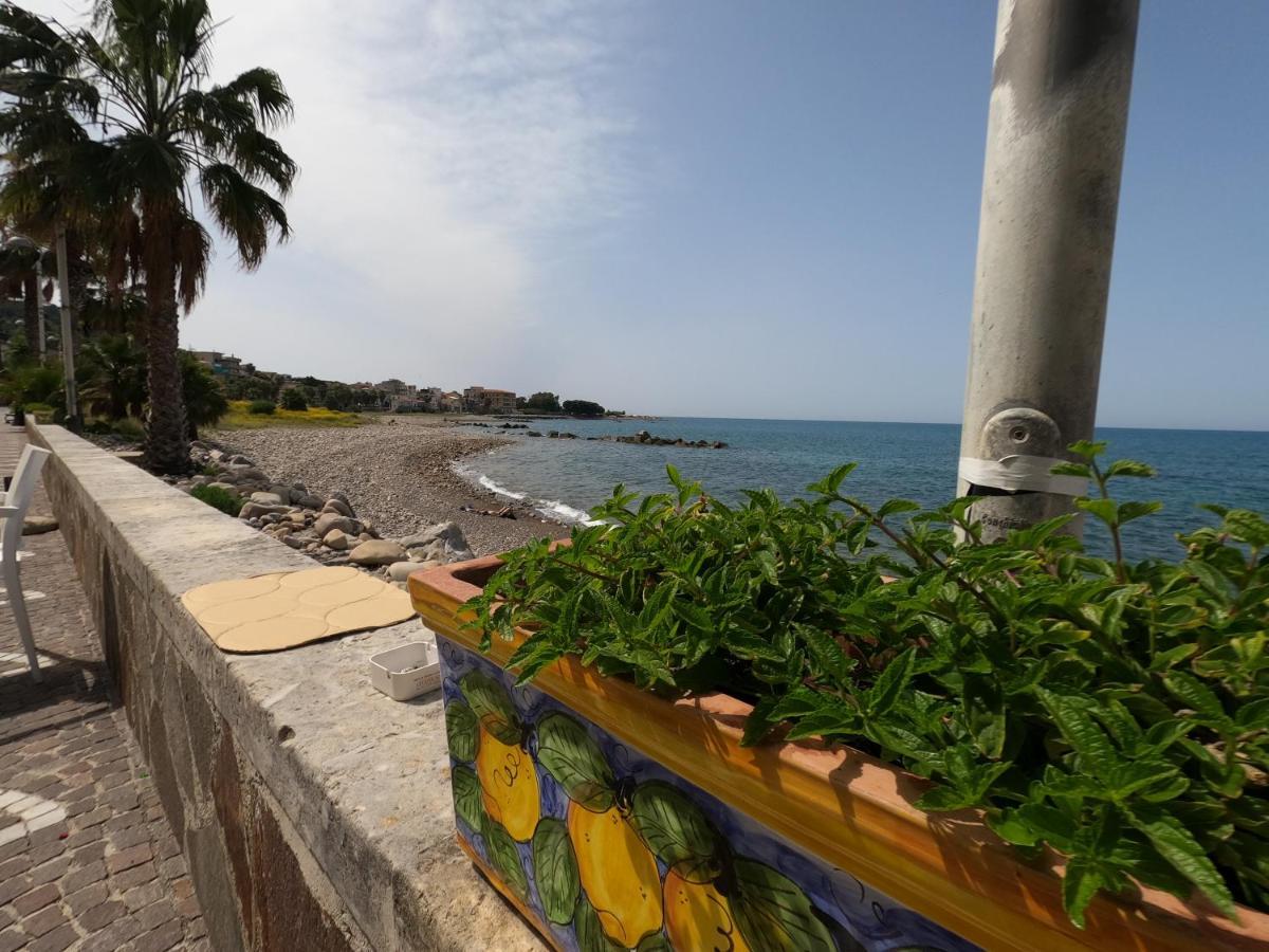 Terrazza Lungomare Villa Caronia Marina Exterior photo